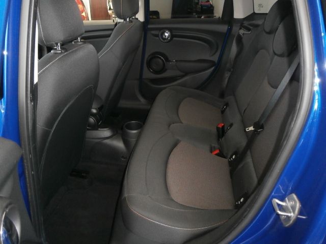 BMW MINI COOPER D 5DOOR 2019 Image 31