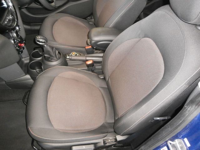 BMW MINI COOPER D 5DOOR 2019 Image 31