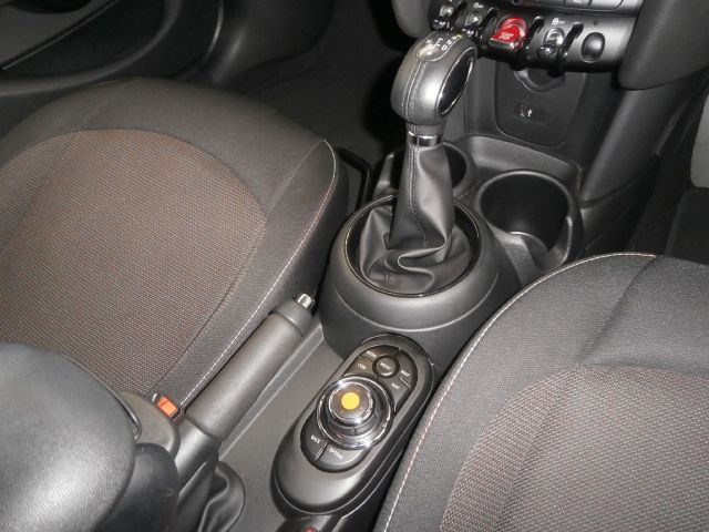 BMW MINI COOPER D 5DOOR 2019 Image 31