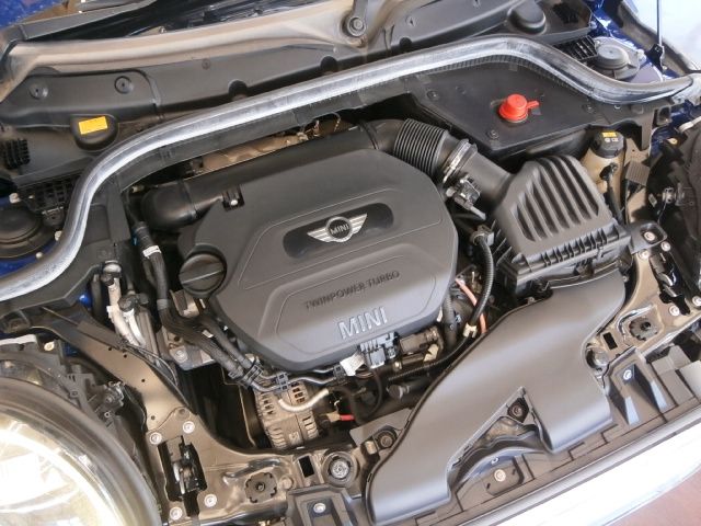 BMW MINI COOPER D 5DOOR 2019 Image 31