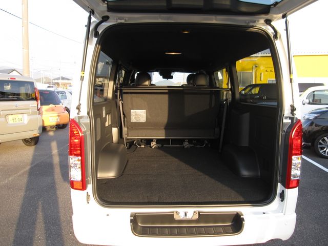 TOYOTA HIACE VAN 2WD 2026 Image 31