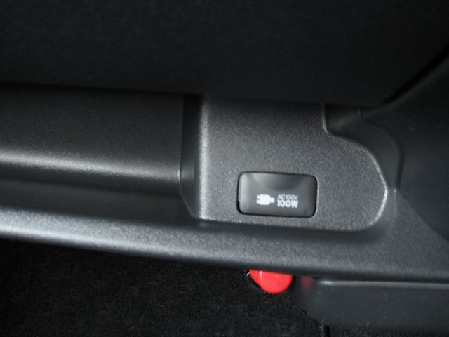 TOYOTA HIACE VAN 2WD 2026 Image 31