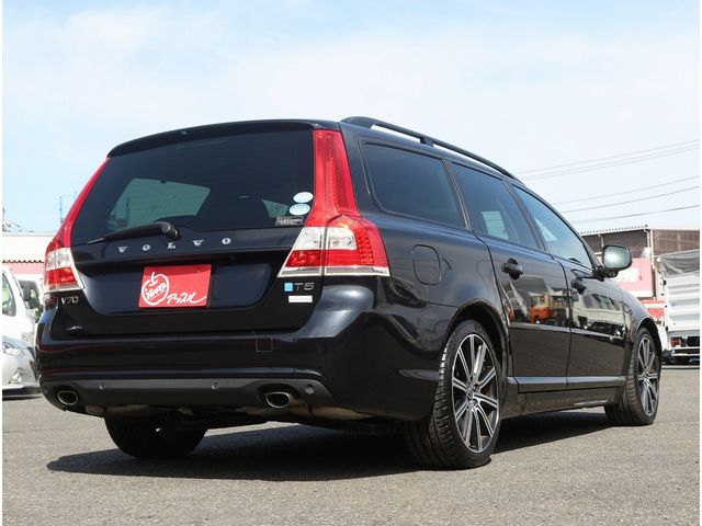 VOLVO V70 2015 Image 31