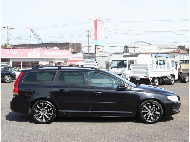 VOLVO V70 2015 Image 31