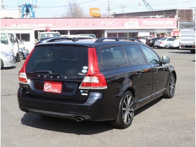 VOLVO V70 2015 Image 31