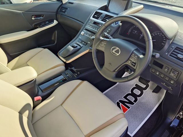 TOYOTA LEXUS HS250H 2014 Image 31