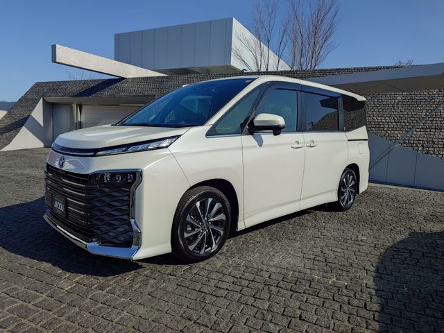 TOYOTA VOXY HYBRID 2023 Image 31