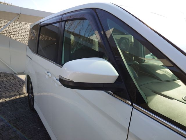 TOYOTA VOXY HYBRID 2023 Image 31