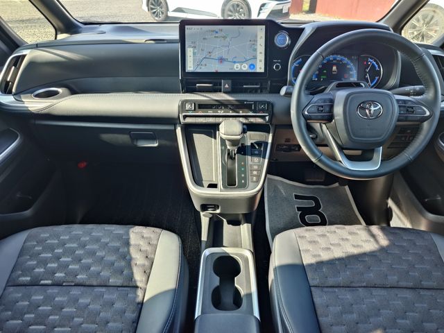 TOYOTA VOXY HYBRID 2023 Image 31