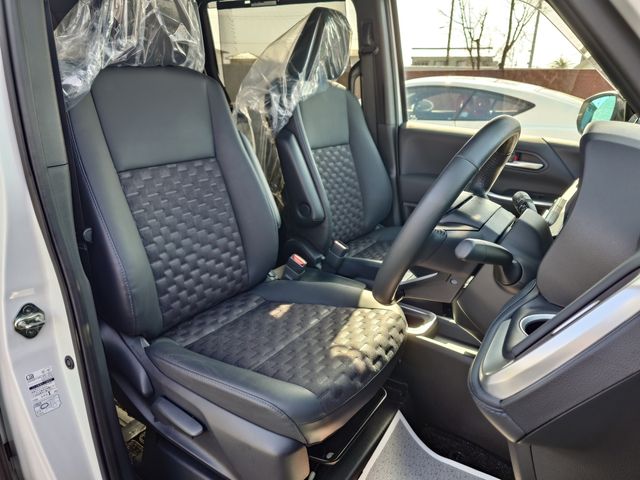 TOYOTA VOXY HYBRID 2023 Image 31