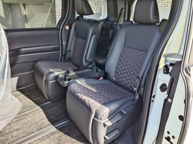 TOYOTA VOXY HYBRID 2023 Image 31