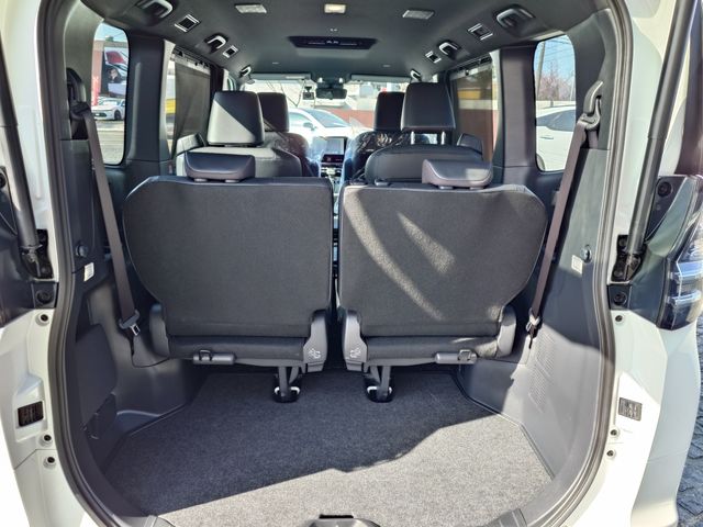 TOYOTA VOXY HYBRID 2023 Image 31