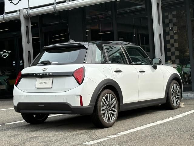 BMW MINI COOPER 5DOOR 2025 Image 31