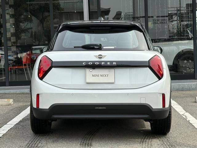 BMW MINI COOPER 5DOOR 2025 Image 31