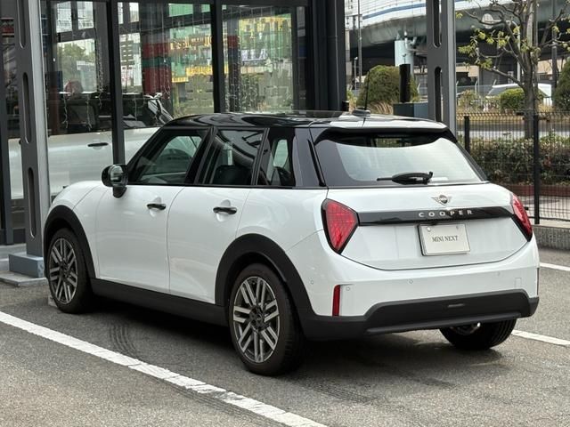 BMW MINI COOPER 5DOOR 2025 Image 31