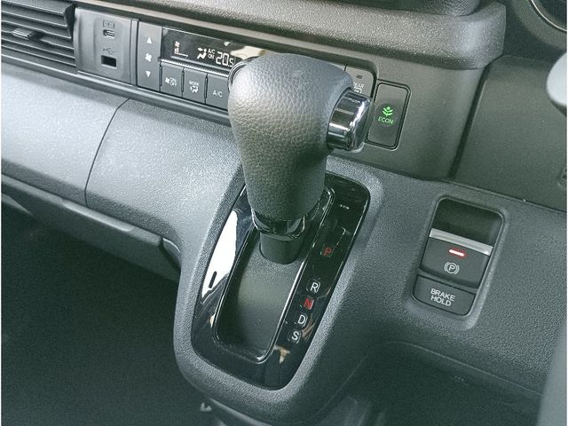 HONDA N BOX CUSTOM 2024 Image 31