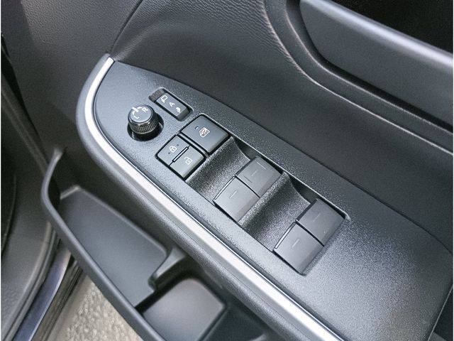 TOYOTA NOAH 2023 Image 31