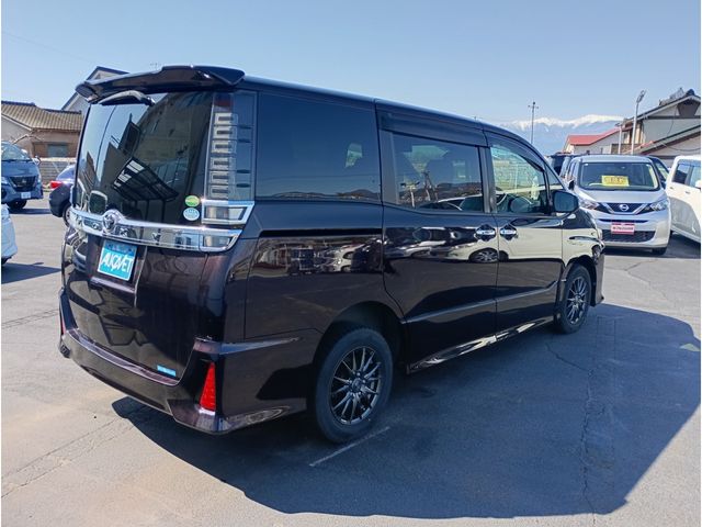 TOYOTA VOXY 4WD 2018 Image 31