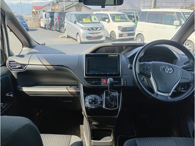 TOYOTA VOXY 4WD 2018 Image 31