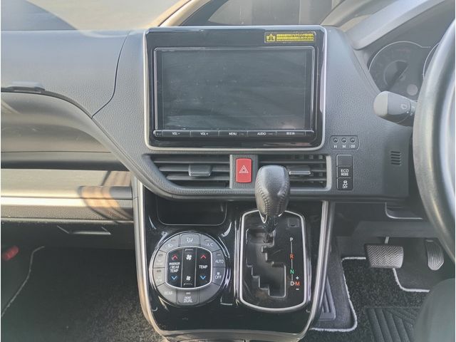 TOYOTA VOXY 4WD 2018 Image 31