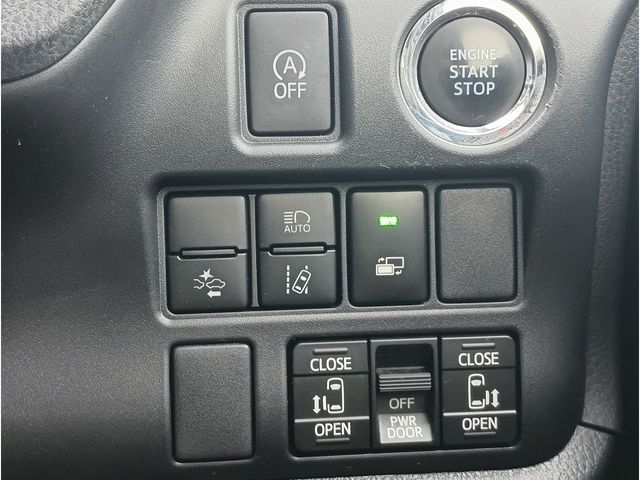 TOYOTA VOXY 4WD 2018 Image 31