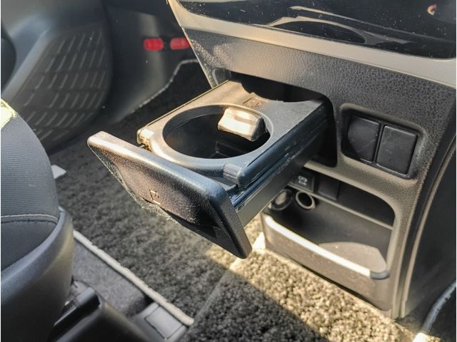 TOYOTA VOXY 4WD 2018 Image 31