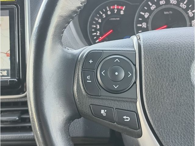 TOYOTA VOXY 4WD 2018 Image 31