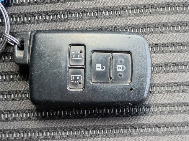 TOYOTA VOXY 4WD 2018 Image 31