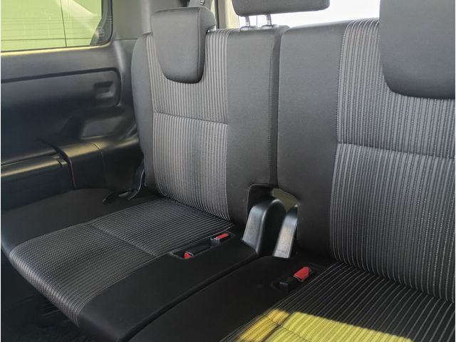 TOYOTA VOXY 4WD 2018 Image 31