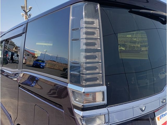 TOYOTA VOXY 4WD 2018 Image 31