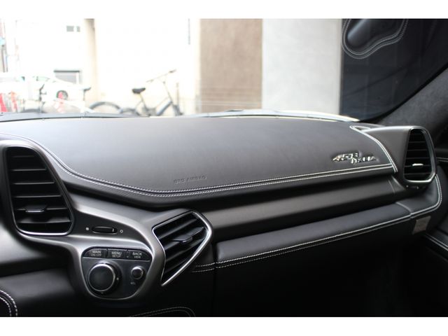 FERRARI 458 ITALIA 2011 Image 31