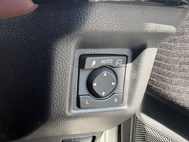 TOYOTA CROWN SEDAN HYBRID 2019 Image 31