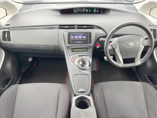 TOYOTA PRIUS 2013 Image 31