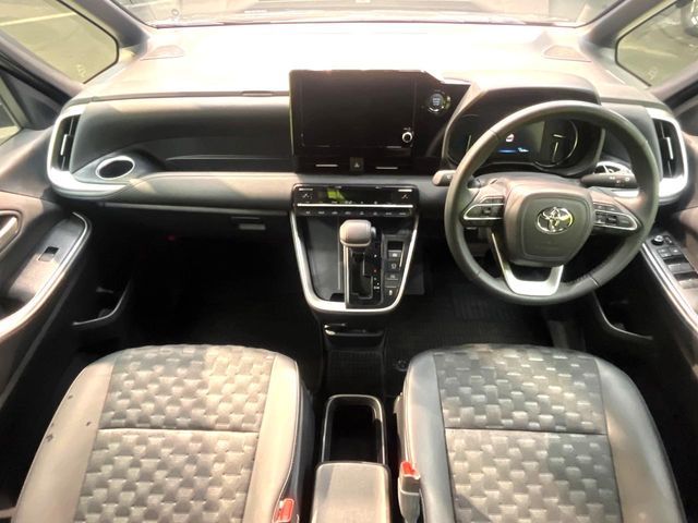 TOYOTA VOXY 2025 Image 31