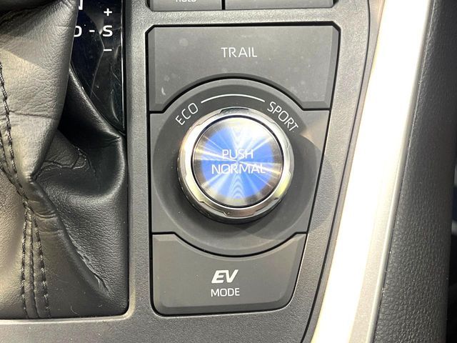TOYOTA RAV4 HYBRID 4WD 2022 Image 31