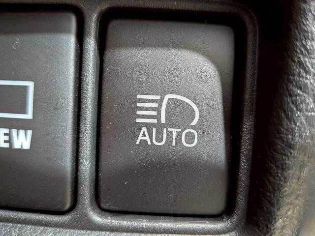 TOYOTA C-HR 2020 Image 31