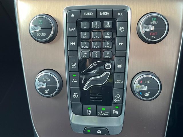 VOLVO V40 CROSS COUN 2018 Image 31