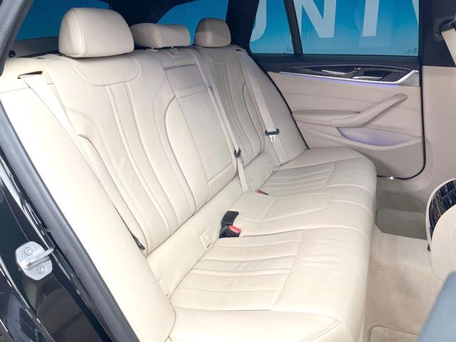 BMW 5SERIES TOURING 2019 Image 31