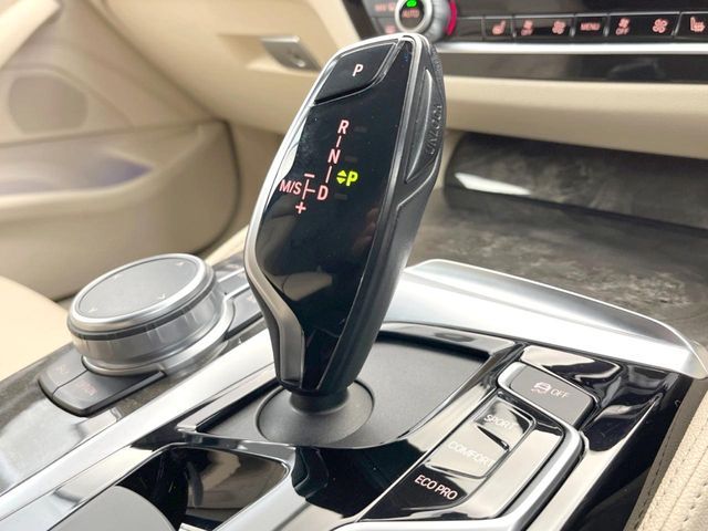 BMW 5SERIES TOURING 2019 Image 31