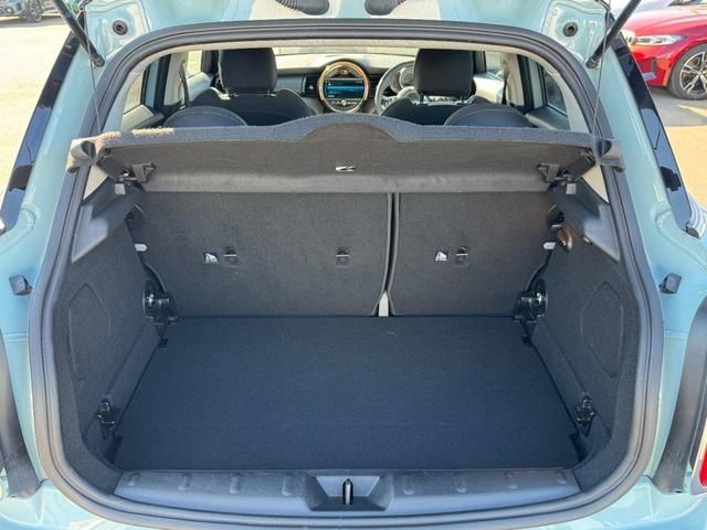 BMW MINI COOPER S 5DOOR 2018 Image 31