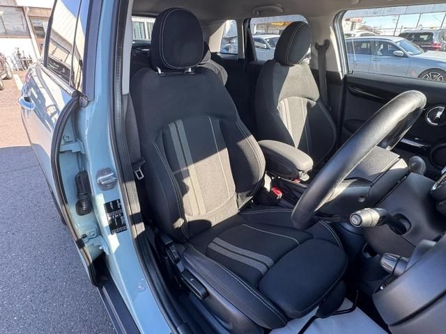 BMW MINI COOPER S 5DOOR 2018 Image 31