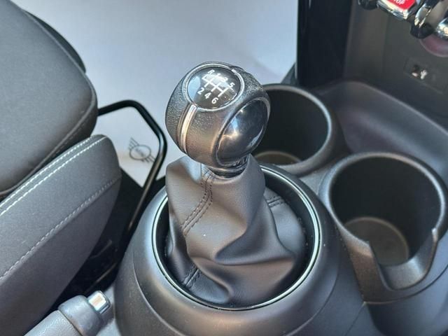 BMW MINI COOPER S 5DOOR 2018 Image 31