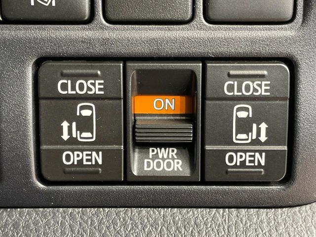 TOYOTA VOXY HYBRID 2019 Image 31