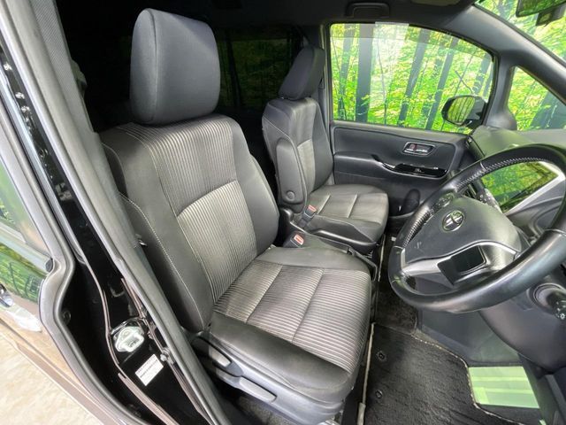 TOYOTA VOXY HYBRID 2019 Image 31