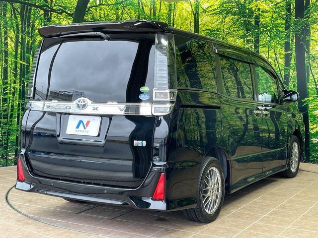 TOYOTA VOXY HYBRID 2019 Image 31