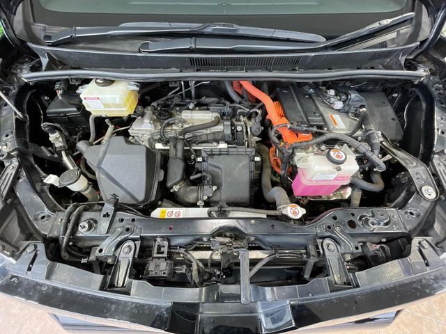 TOYOTA VOXY HYBRID 2019 Image 31