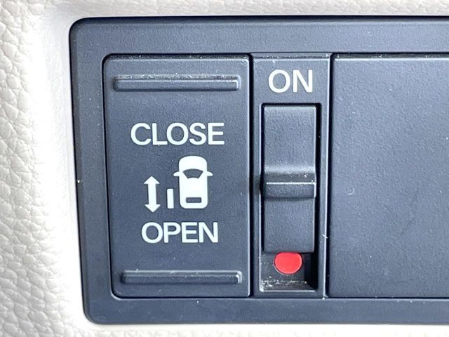 HONDA N BOX 2017 Image 31