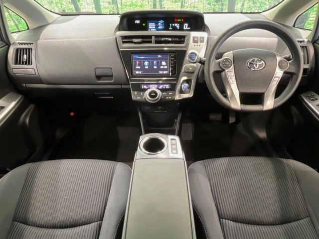 TOYOTA PRIUS ALPHA 2015 Image 31