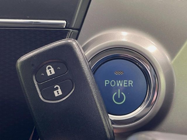 TOYOTA PRIUS ALPHA 2015 Image 31