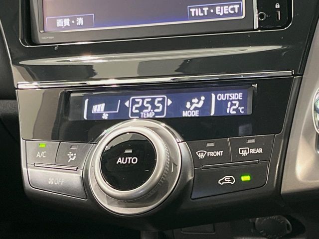 TOYOTA PRIUS ALPHA 2015 Image 31